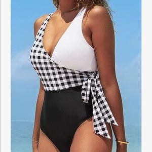 Cupshe one piece. Gingham suit. Size small. NWOT